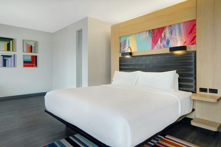 Room 35 of 68