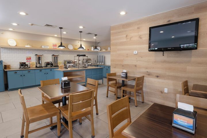 Country Inn & Suites by Radisson Lake George (Queensbury), NY