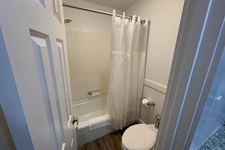 Room 10 of 13
