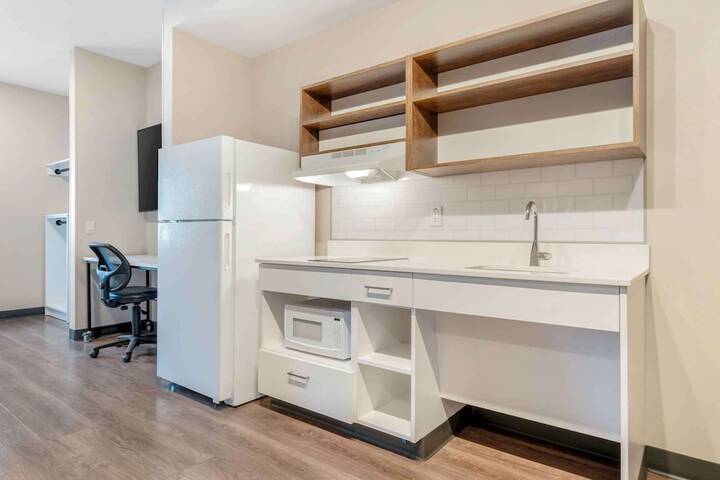 Room 32 of 38