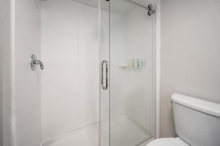Wingate by Wyndham Dublin Near Claytor Lake State Park