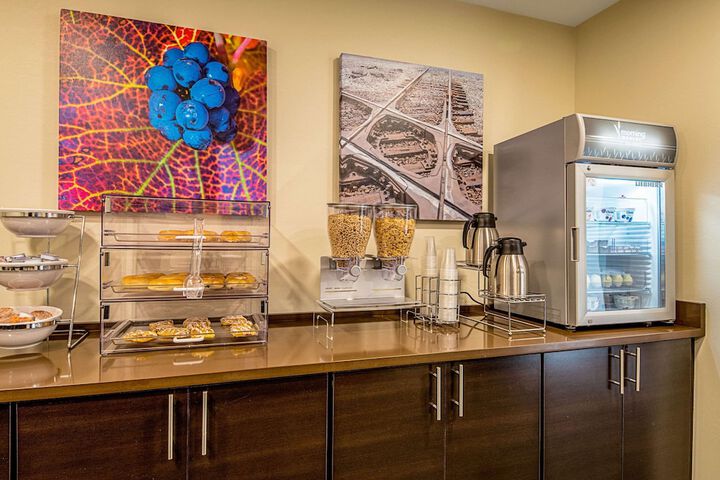 Breakfast/Coffee Service 29 of 41