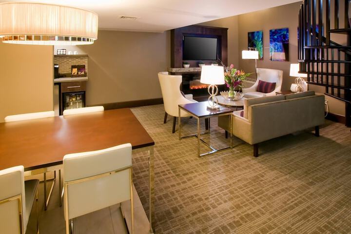 Oasis Hotel & Convention Center an Ascend Collection Hotel