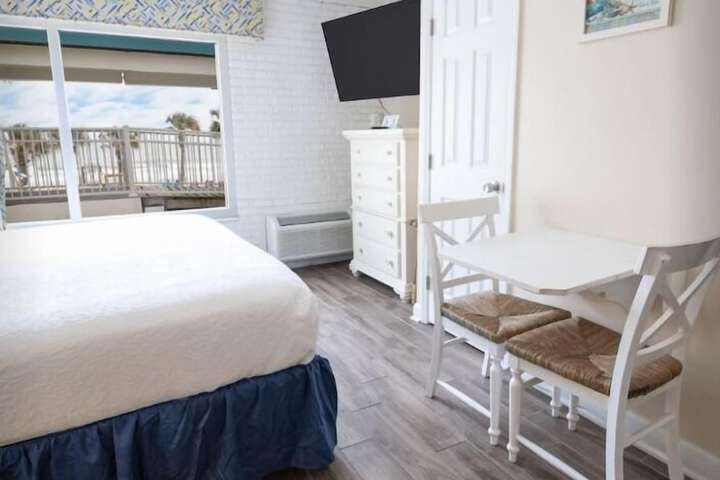 The Oceanfront Litchfield Inn