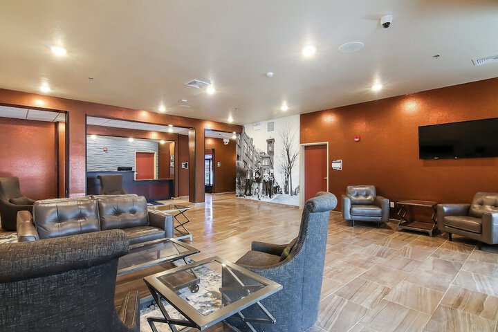 Cobblestone Inn & Suites at UW Stout Downtown Menomonie