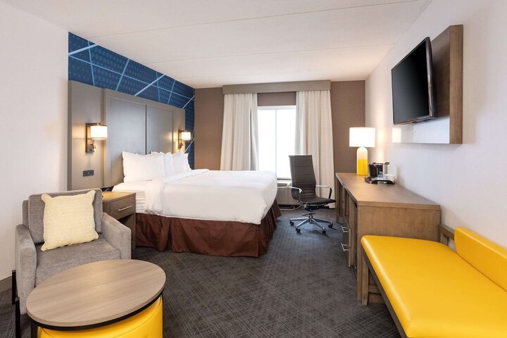 Room 6 of 17
