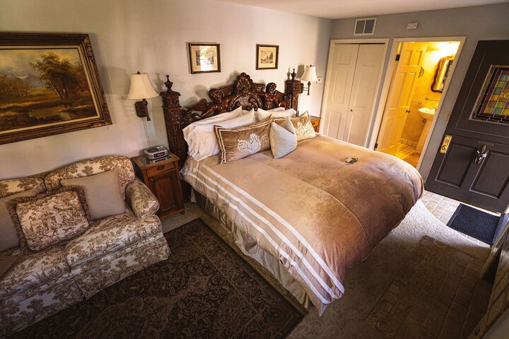Room 44 of 51