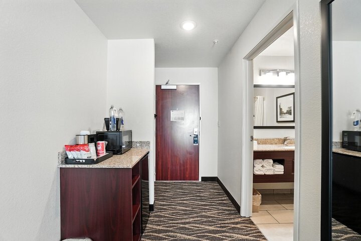 Cobblestone Hotel & Suites-Bellefontaine