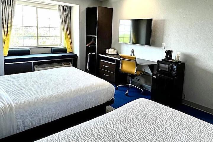 Room 12 of 32