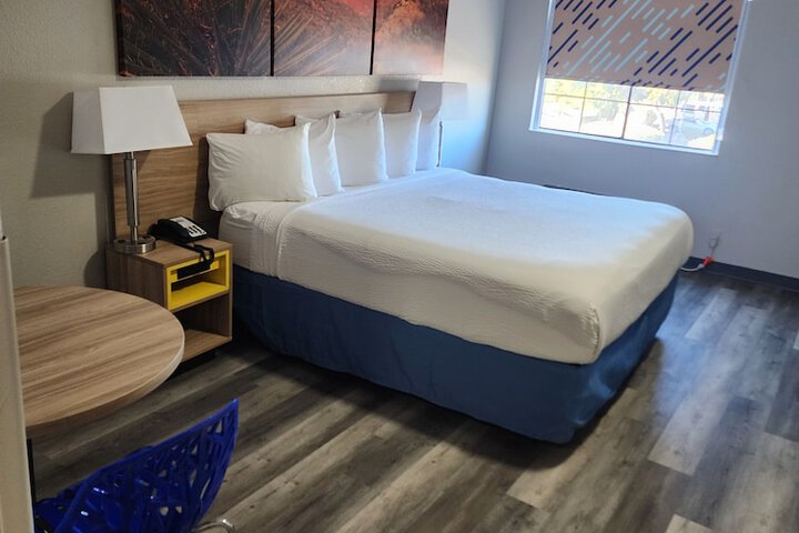 Room 48 of 143
