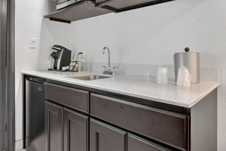Holiday Inn & Suites Dallas-Addison by IHG