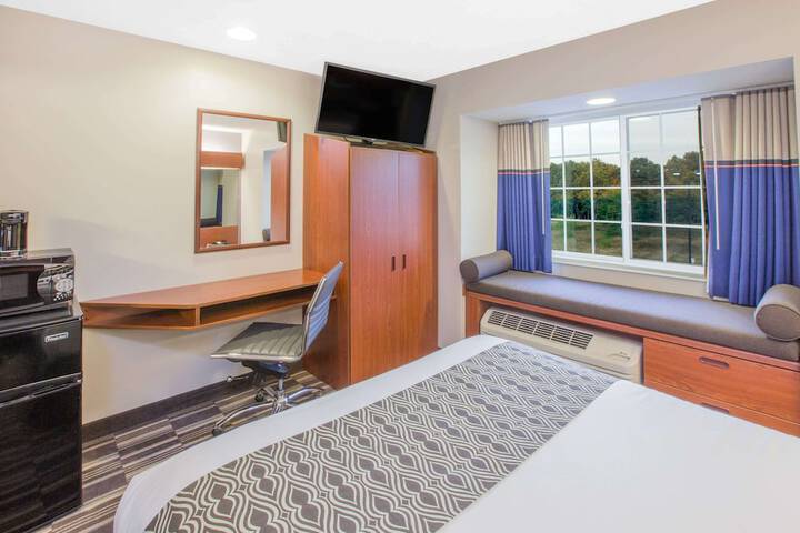 Room 4 of 16