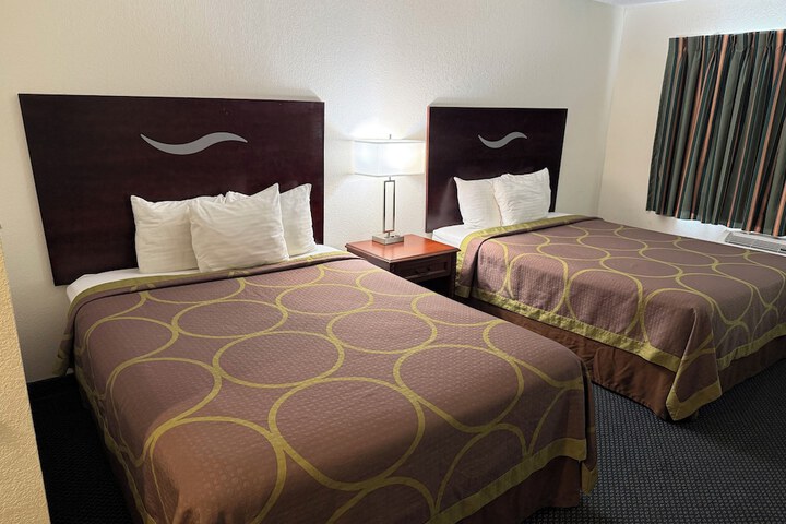 Super 8 by Wyndham Selma / Fresno Area
