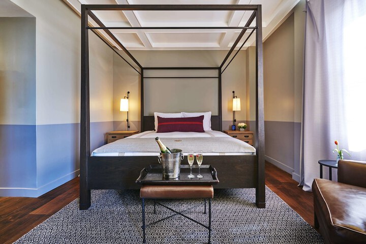Room 46 of 82