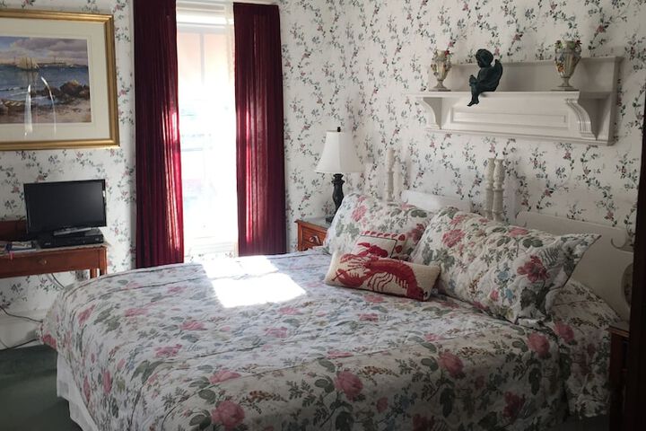 Room 8 of 28