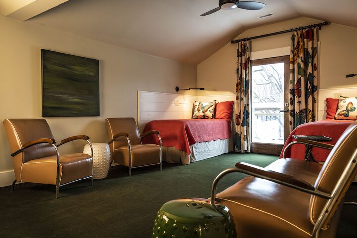 Room 253 of 335