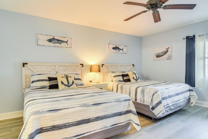 Waterfront Condo w / Water Park Walk to the Beach!