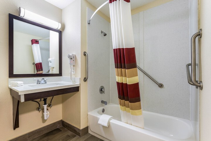 Room 21 of 33