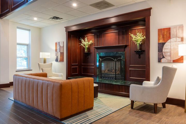 Comfort Inn & Suites Near Burke Mountain