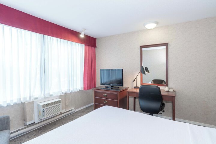 Room 18 of 34