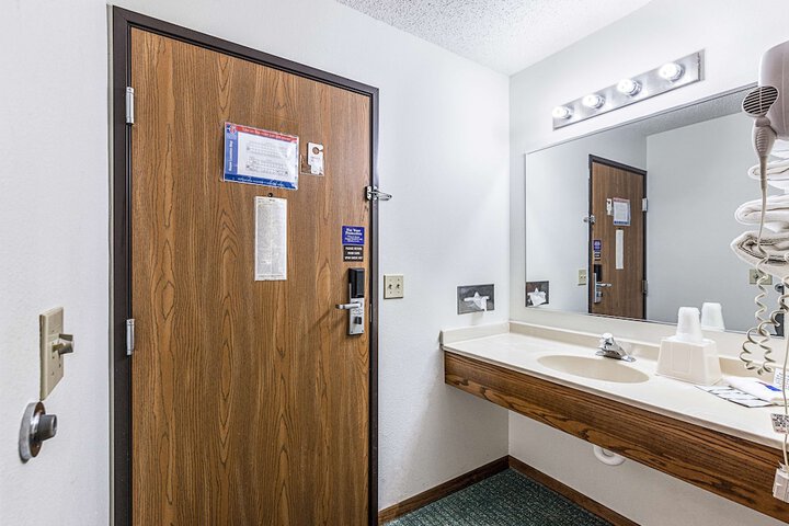 Motel 6 Kewanee IL