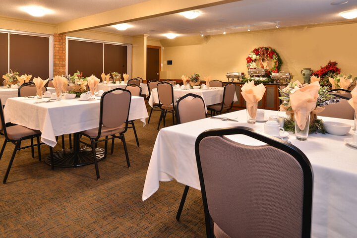 Ballroom/Hall 87 of 94