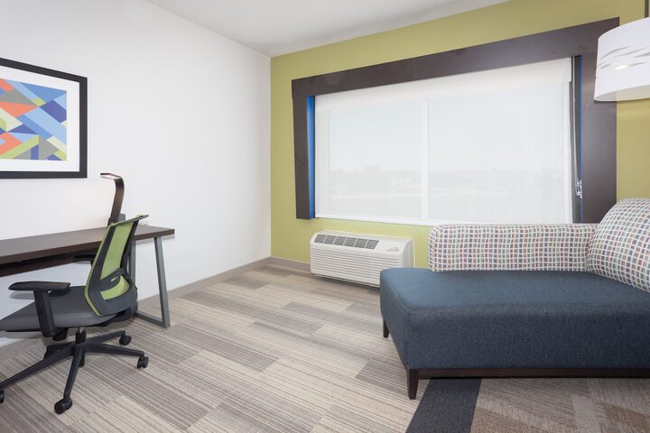 Room 17 of 32