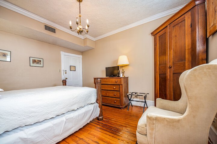 Wayside Inn