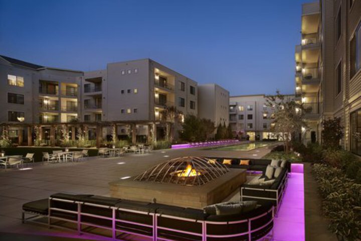 Hotel Exterior 67 of 72