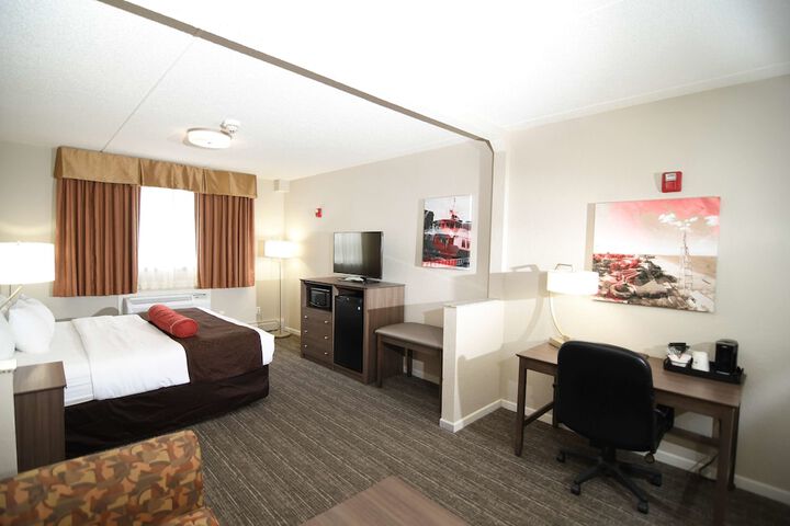 Best Western Plus Sandusky Hotel & Suites