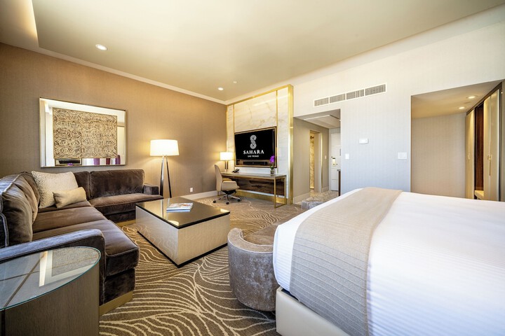 Room 33 of 107