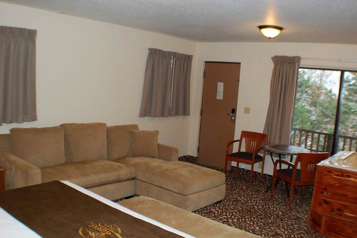 Room 17 of 33