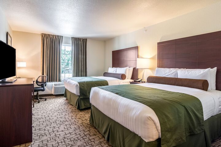 Cobblestone Hotel & Suites - Hutchinson
