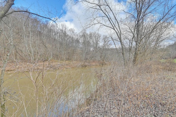 Pet-friendly Cabin w / Hot Tub in Daniel Boone NF