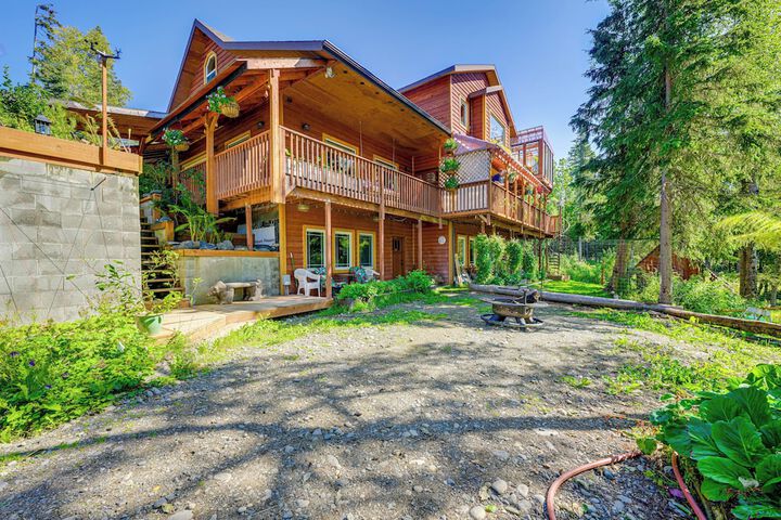 Cozy Kenai Abode w / Private Deck: 5 Mi to Ocean!