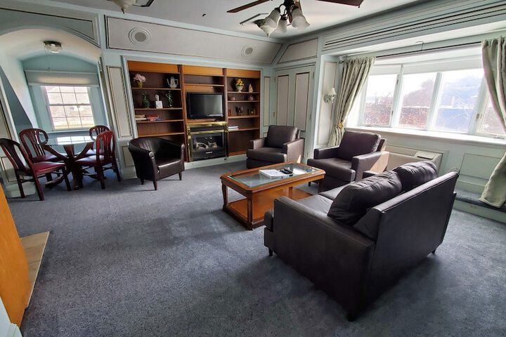 Room 152 of 208