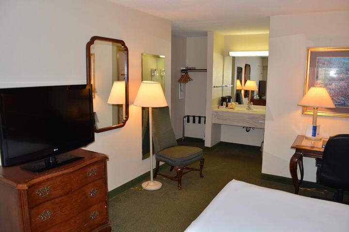 Room 9 of 23
