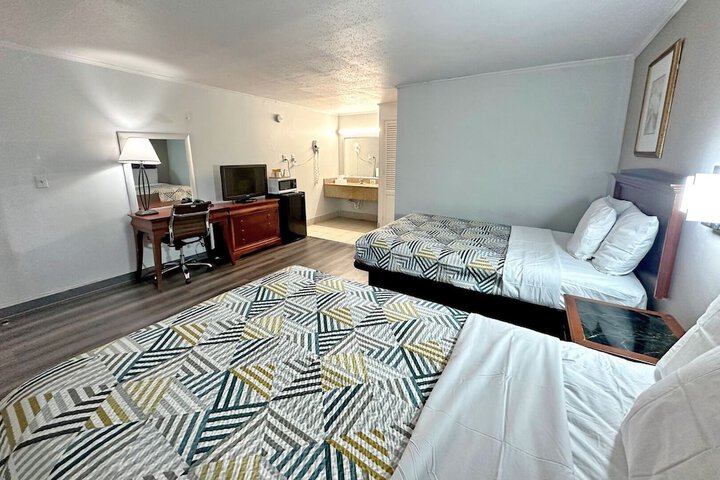 Room 13 of 32