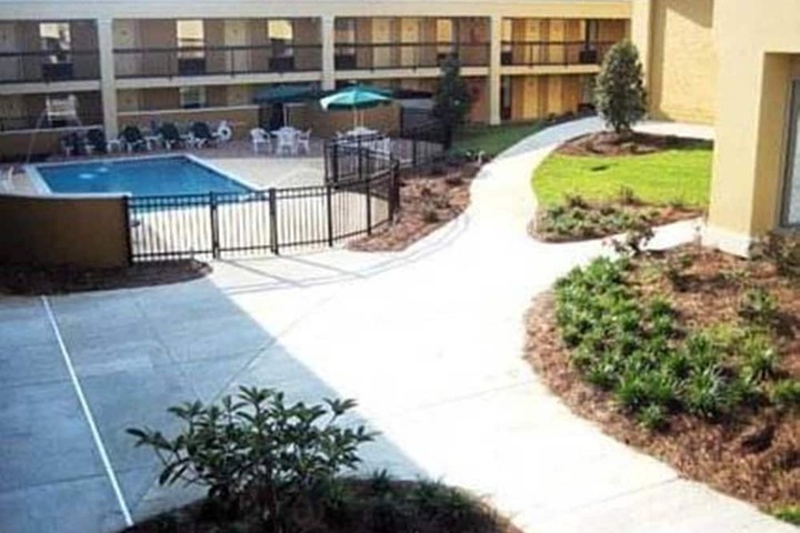 Quality Inn & Suites Conference Center Statesboro Historic District