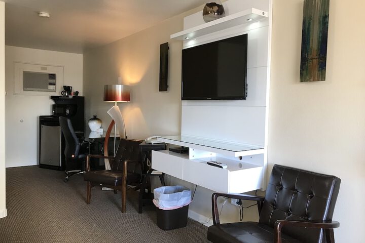 Room 26 of 33