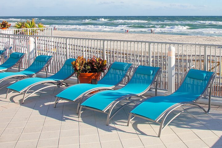 Holiday Inn Express & Suites Panama City Beach - Beachfront by IHG