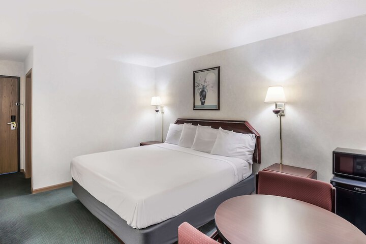 Room 21 of 33