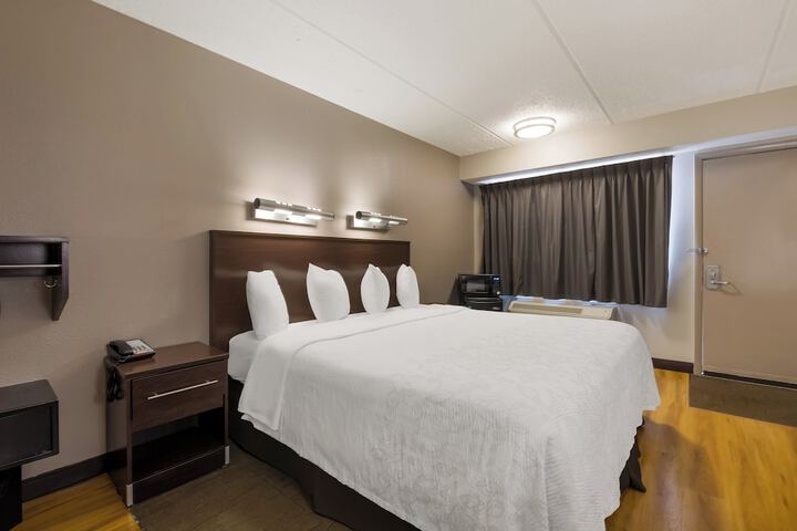 Room 16 of 35