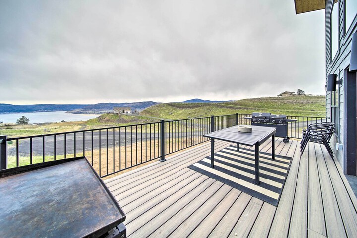 Modern Davenport Home w / Water View & Grill!
