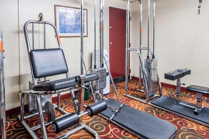 Quality Inn & Suites Kansas City I-435n Near Sports Complex