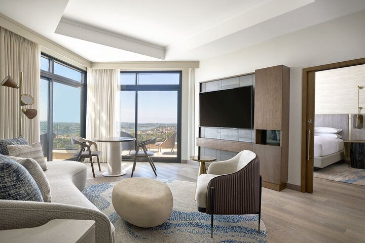 VEA Newport Beach a Marriott Resort & Spa