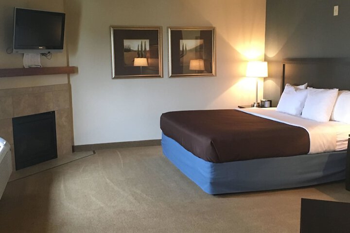 AmericInn by Wyndham Monmouth