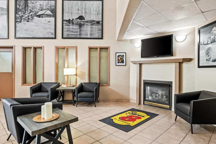Super 8 by Wyndham Meadow Lake