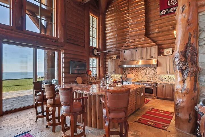 Lx28: Gold Beach Oceanfront Estate
