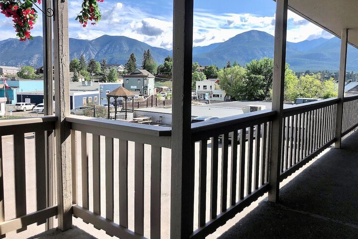 The Canterbury Inn of Downtown Invermere